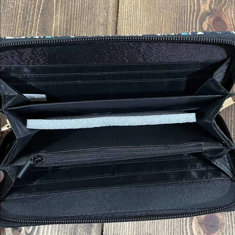 Women’s Tribal Wristlet Wallet
